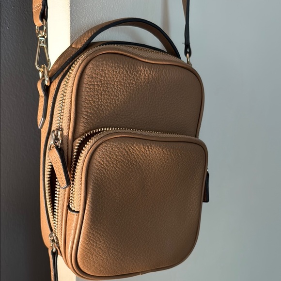 Leatherology Meadow Small Sling Bag - Picture 3 of 6